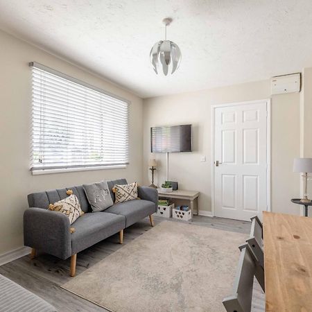 Windsor Burnham Ascot Haven Sleeps 4 Villa Slough Esterno foto