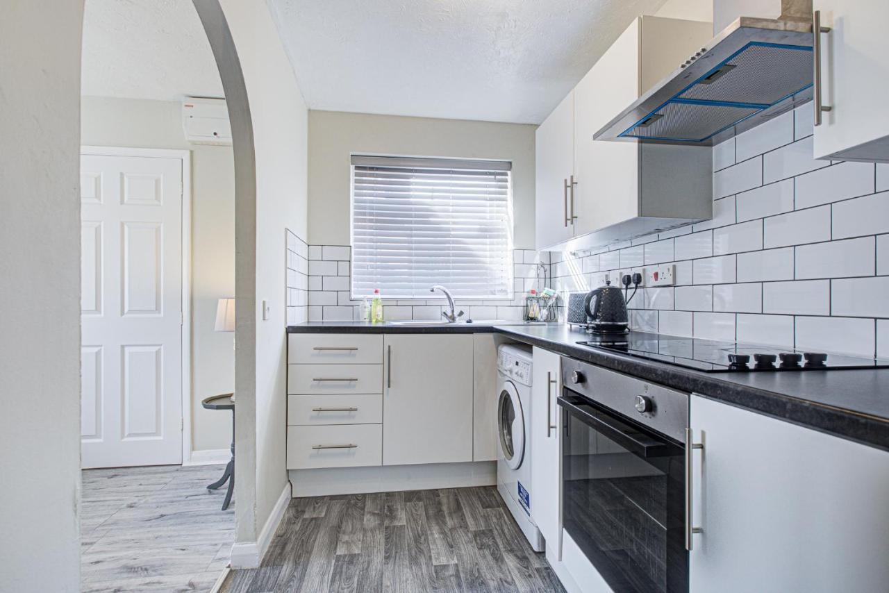 Windsor Burnham Ascot Haven Sleeps 4 Villa Slough Esterno foto