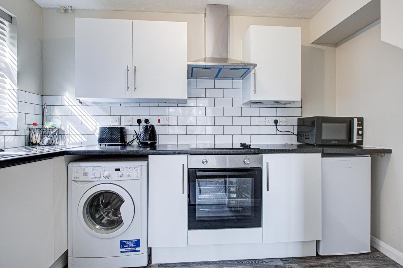 Windsor Burnham Ascot Haven Sleeps 4 Villa Slough Esterno foto