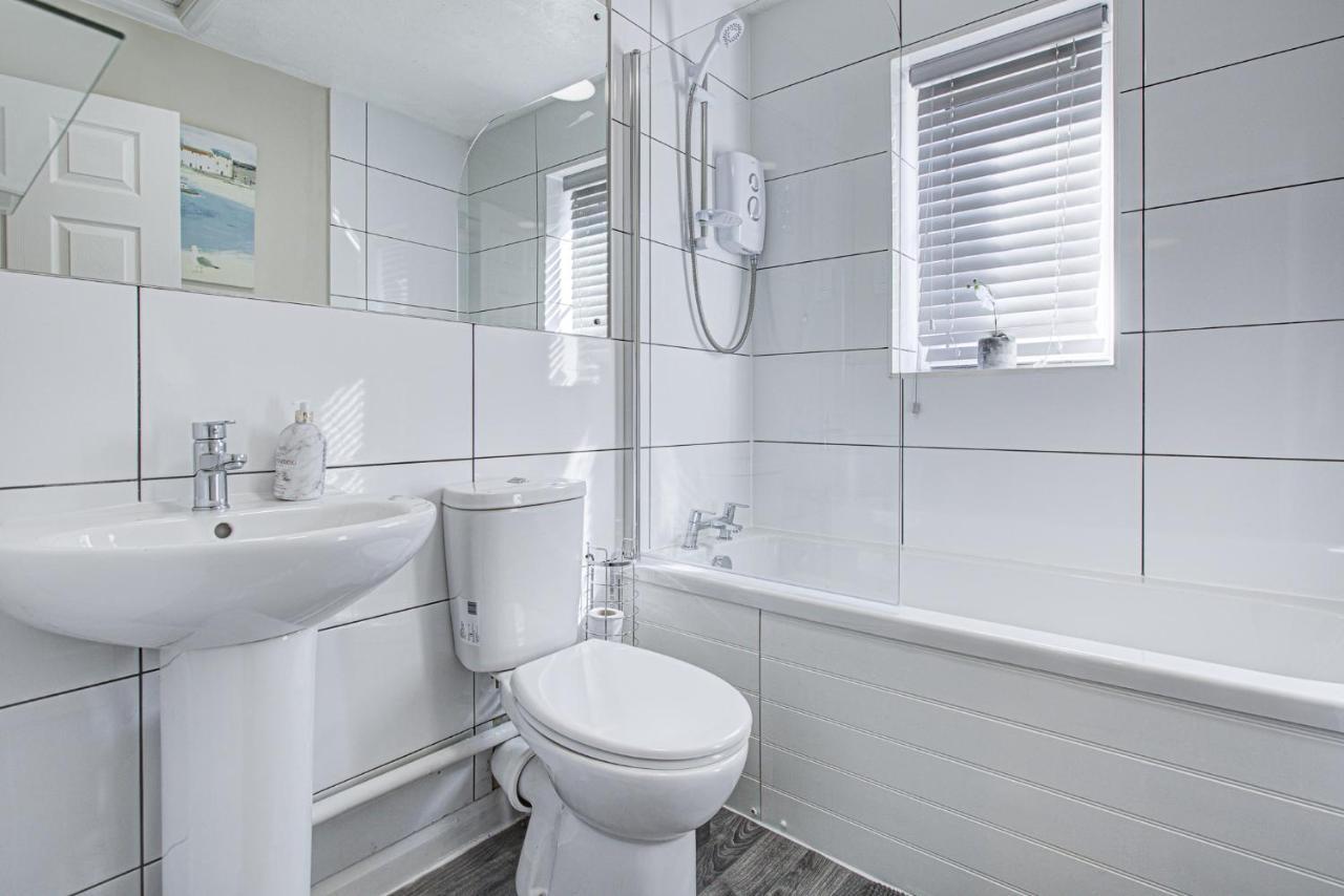 Windsor Burnham Ascot Haven Sleeps 4 Villa Slough Esterno foto