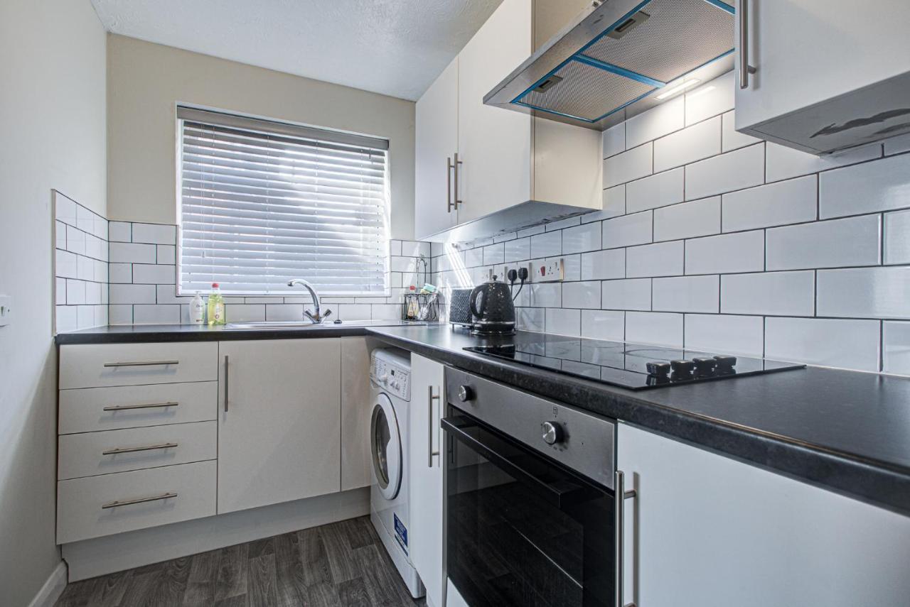 Windsor Burnham Ascot Haven Sleeps 4 Villa Slough Esterno foto