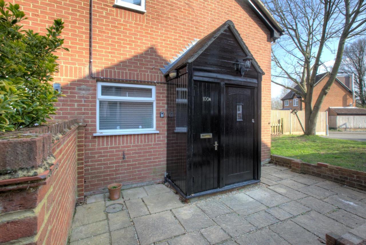 Windsor Burnham Ascot Haven Sleeps 4 Villa Slough Esterno foto