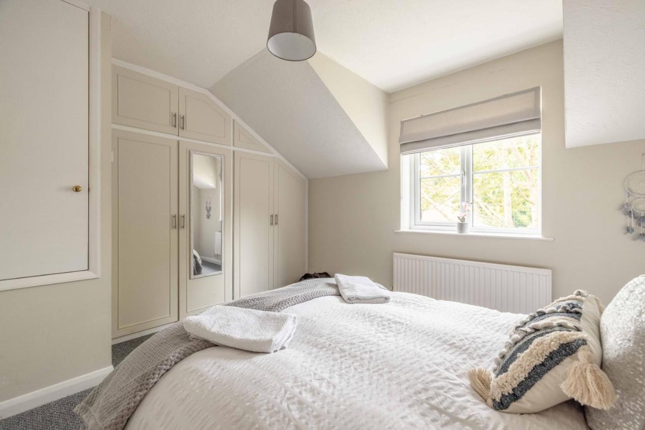 Windsor Burnham Ascot Haven Sleeps 4 Villa Slough Esterno foto