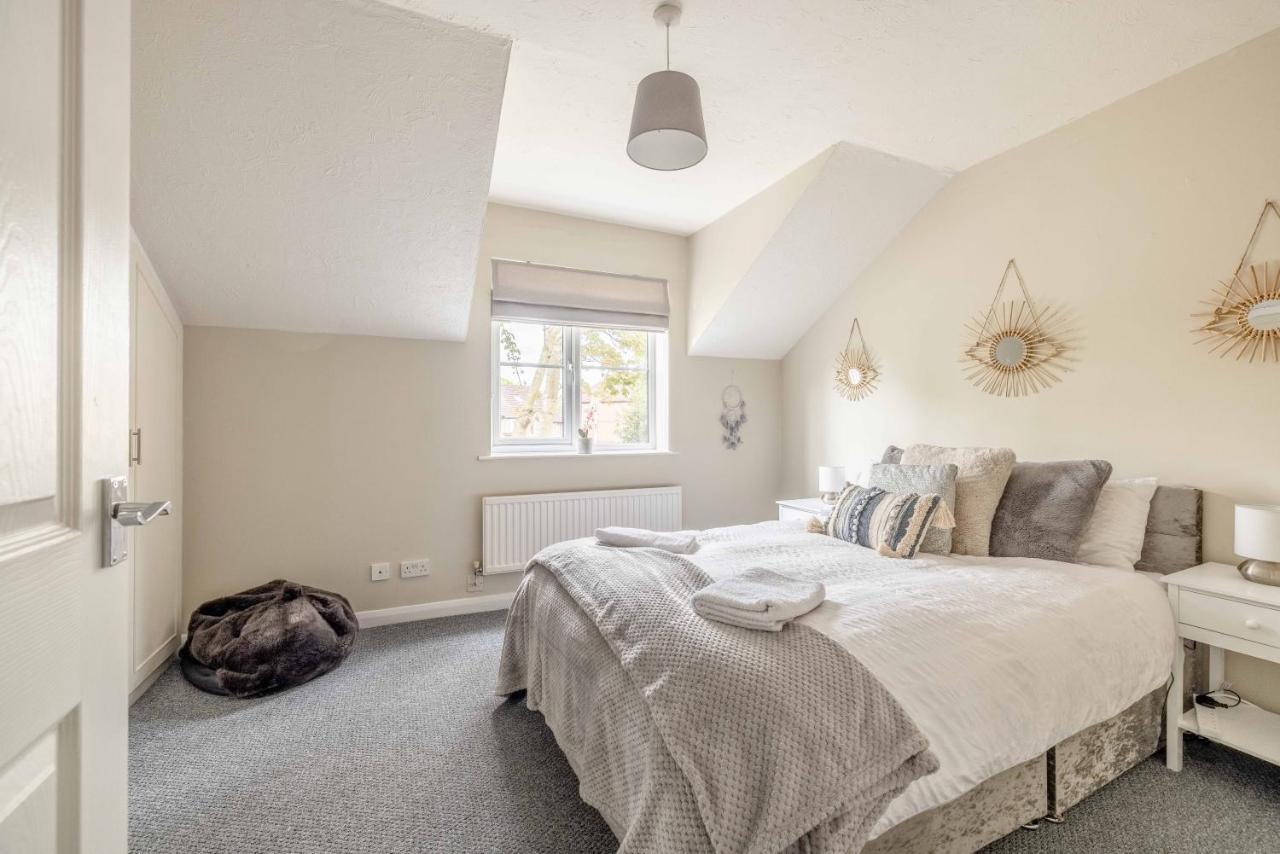 Windsor Burnham Ascot Haven Sleeps 4 Villa Slough Esterno foto