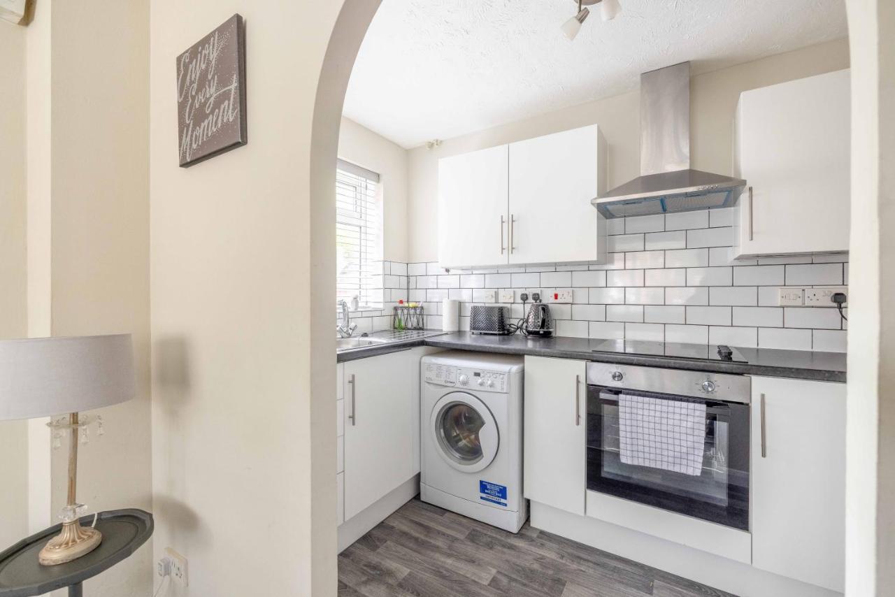 Windsor Burnham Ascot Haven Sleeps 4 Villa Slough Esterno foto