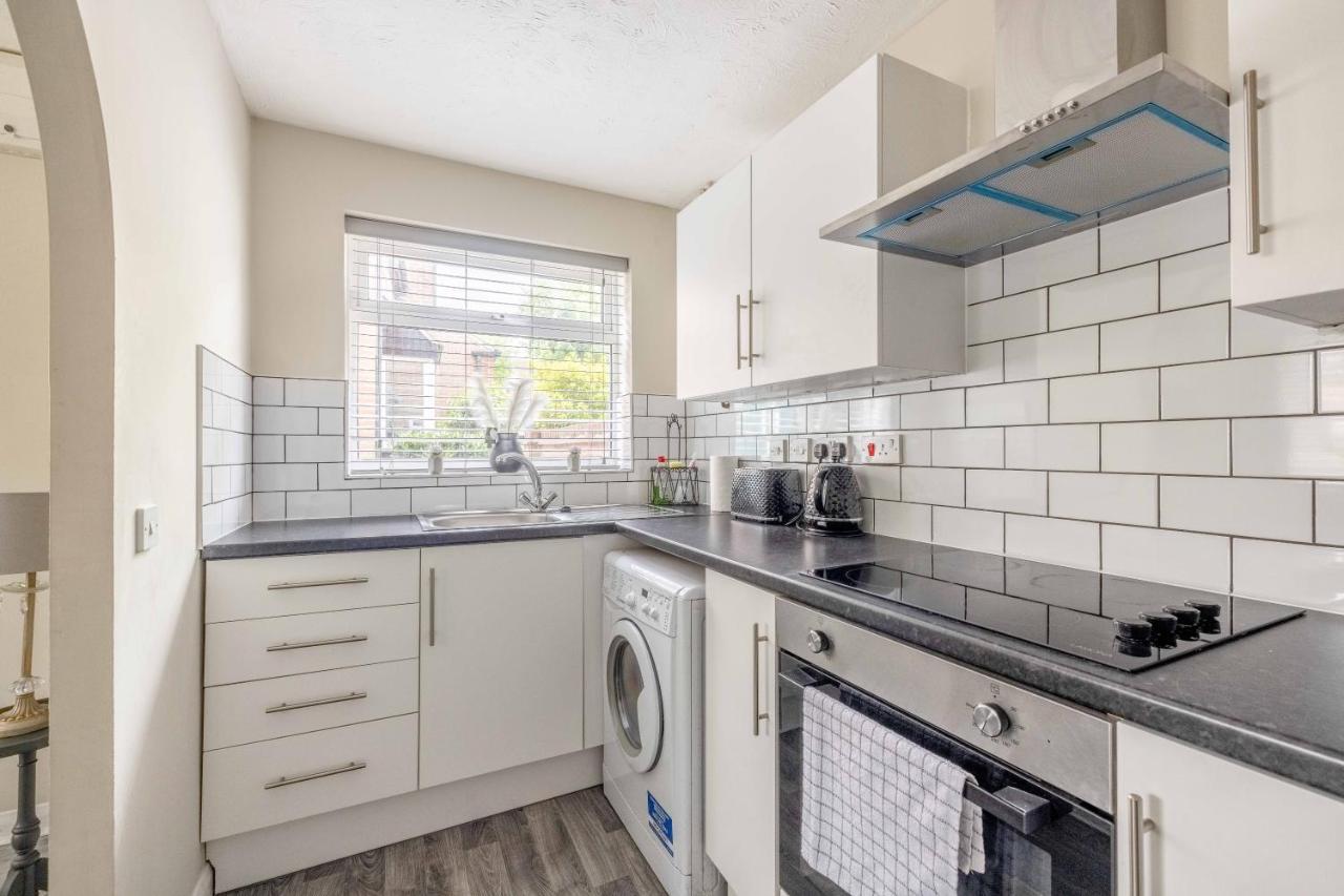 Windsor Burnham Ascot Haven Sleeps 4 Villa Slough Esterno foto