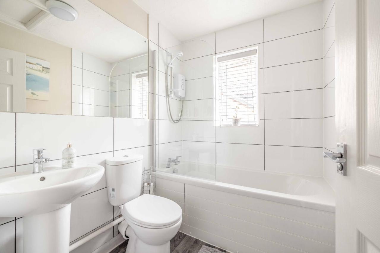 Windsor Burnham Ascot Haven Sleeps 4 Villa Slough Esterno foto