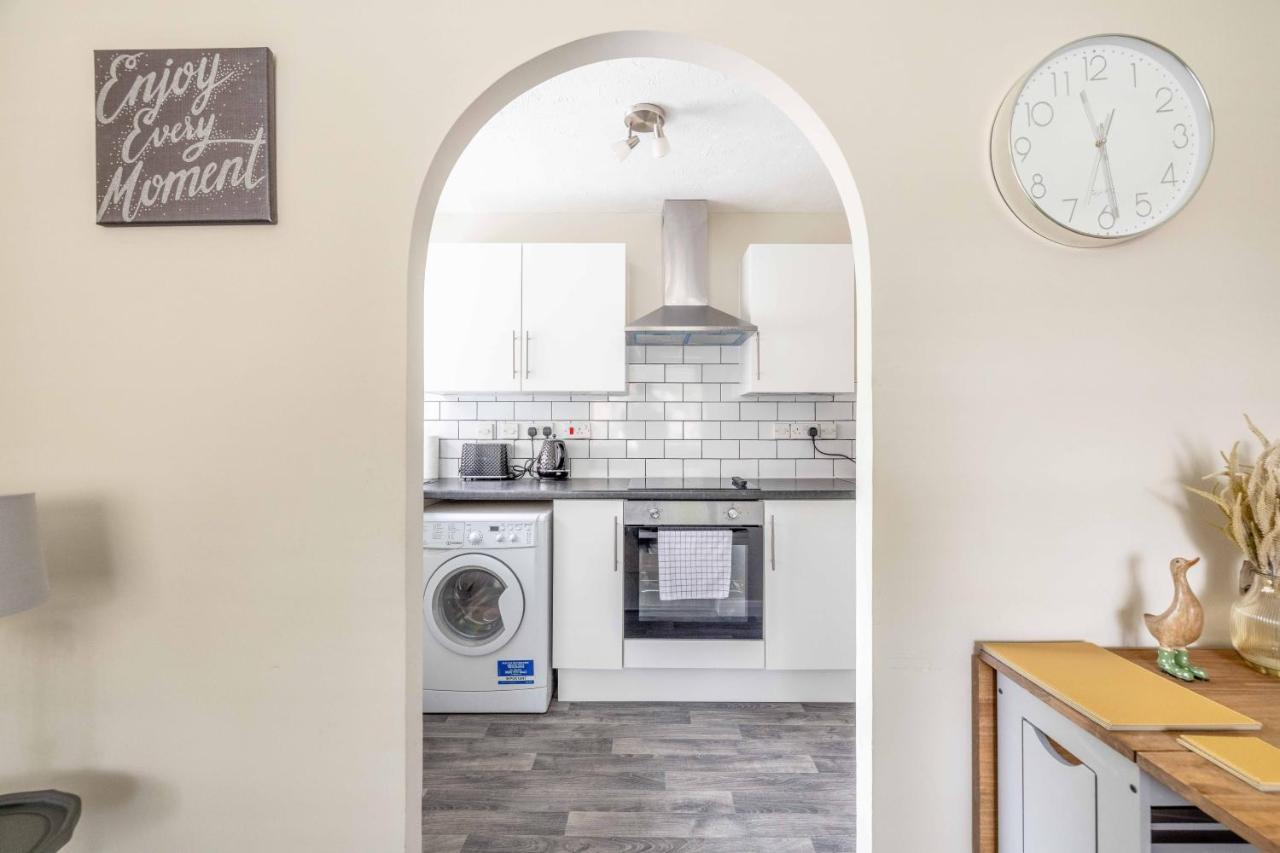 Windsor Burnham Ascot Haven Sleeps 4 Villa Slough Esterno foto