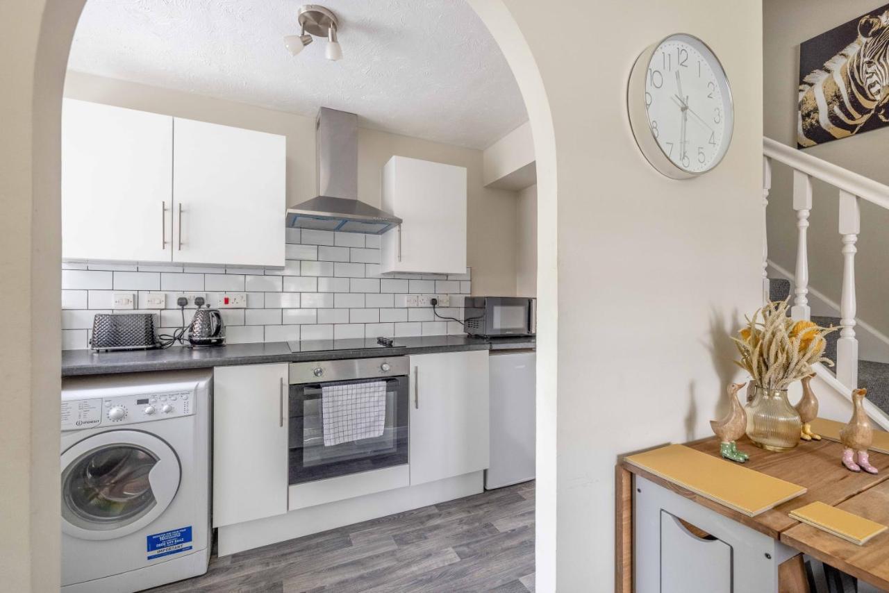 Windsor Burnham Ascot Haven Sleeps 4 Villa Slough Esterno foto